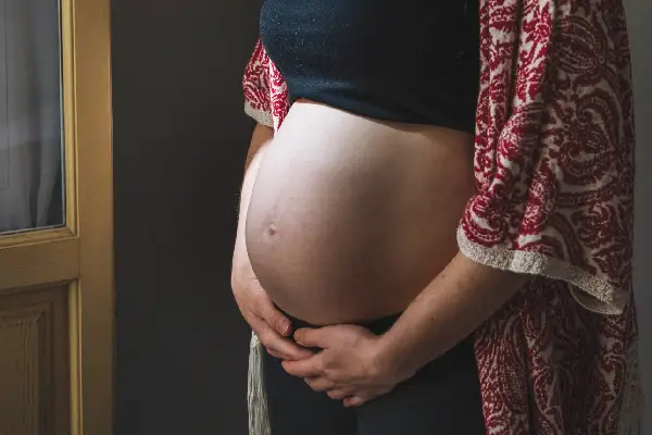  C-Section vs Natural Delivery: Benefits and Risks